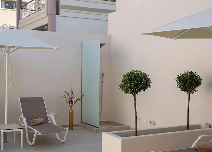 Отель Selected *