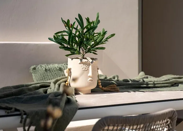 Selected * Ханья