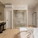 Hotel Selected *