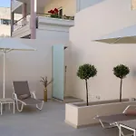 Hotel Selected *