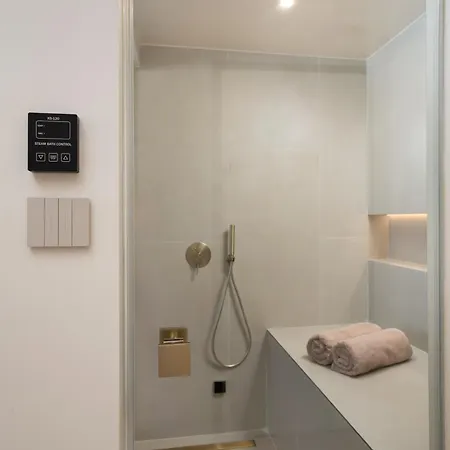 Hotel Selected *