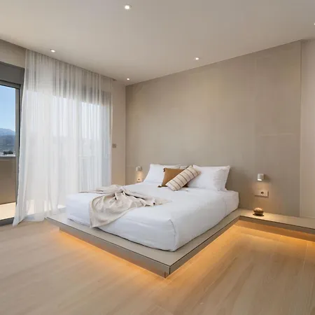 Hotel Selected *